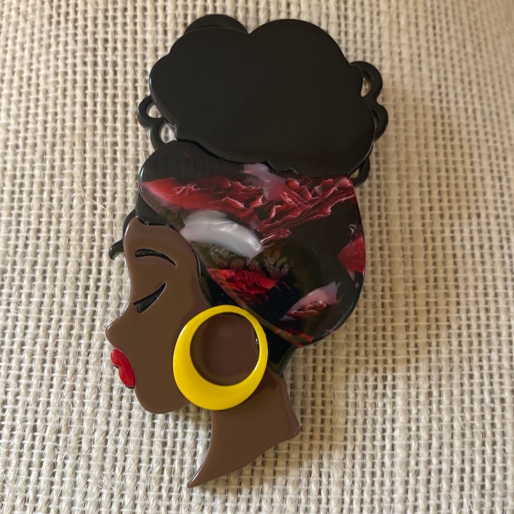 Gorgeous Women's Acrylic Brooch
